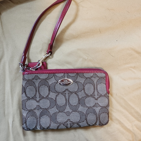 Coach wristlet good/used condition Classic C pattern - Picture 8 of 8
